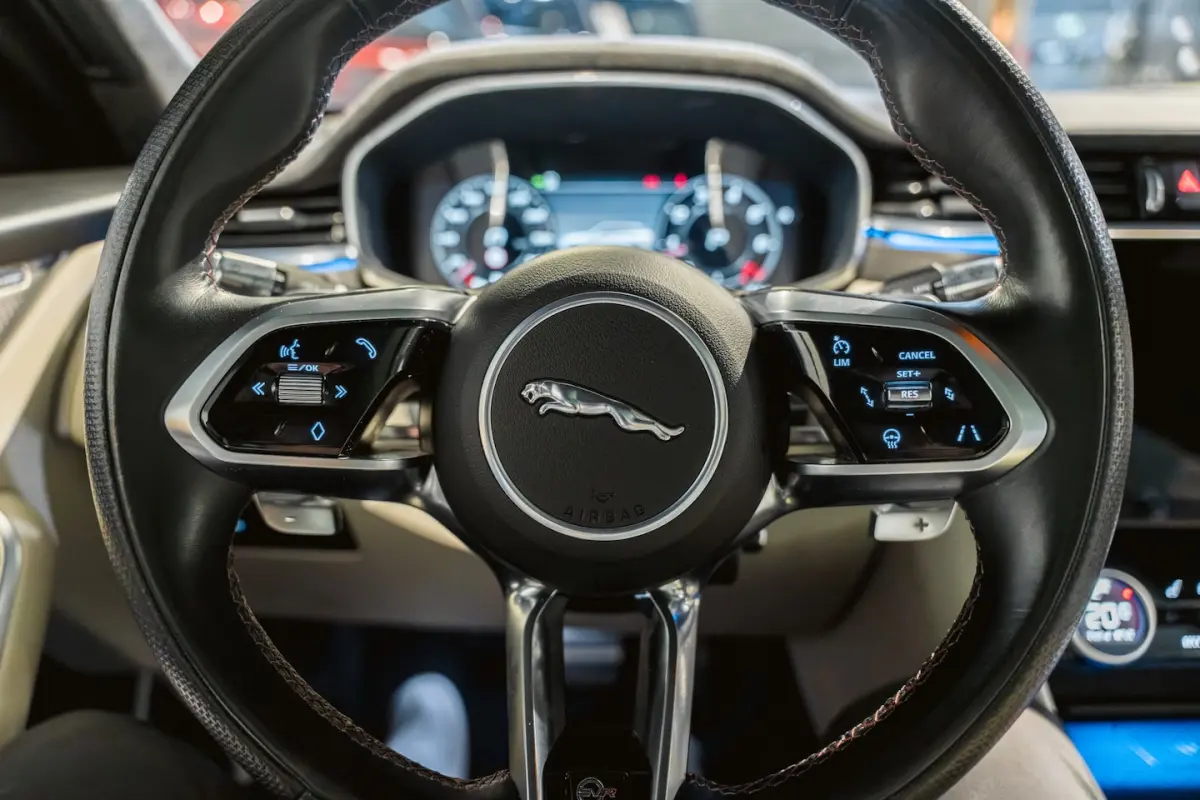 SVR 5.0 P550 V8 NL-auto, Pan.dak, Meridian soundsystem Full-Option