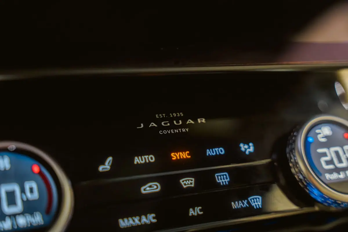 SVR 5.0 P550 V8 NL-auto, Pan.dak, Meridian soundsystem Full-Option