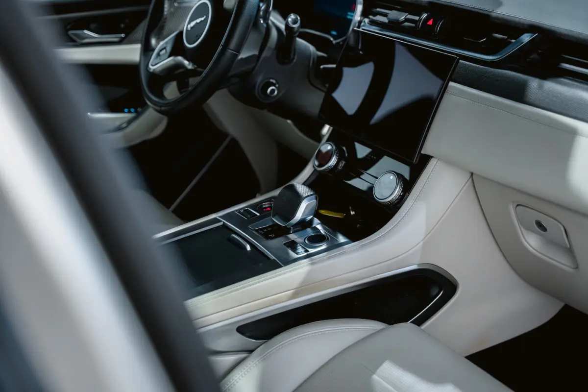 SVR 5.0 P550 V8 NL-auto, Pan.dak, Meridian soundsystem Full-Option