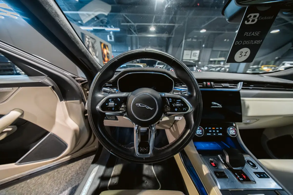 SVR 5.0 P550 V8 NL-auto, Pan.dak, Meridian soundsystem Full-Option