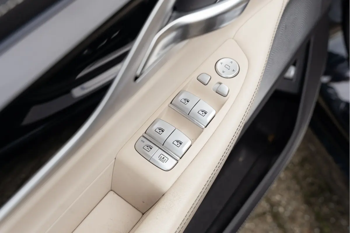 750d xDrive | Export EUR 29.500, 00 Bowers & Wilkins Soundsystem | Laser Light | Individua