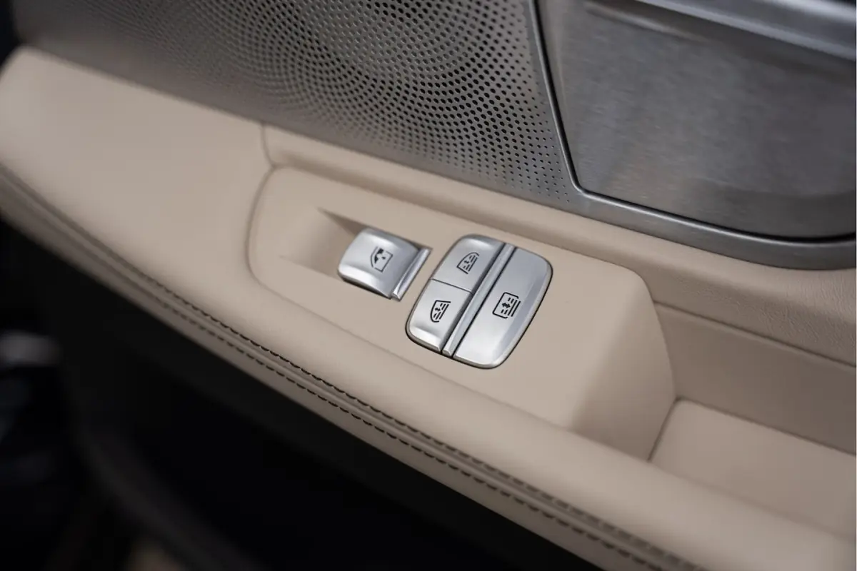 750d xDrive | Export EUR 29.500, 00 Bowers & Wilkins Soundsystem | Laser Light | Individua