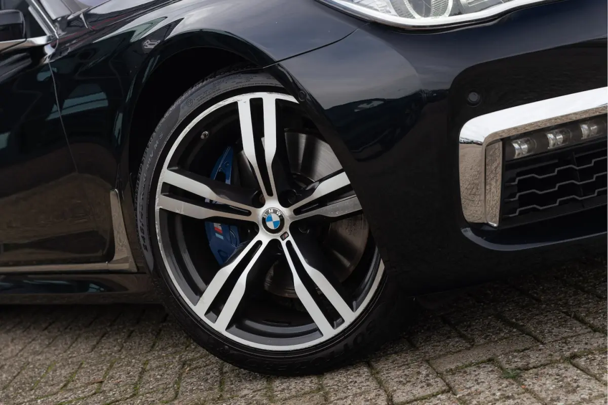 750d xDrive | Export EUR 29.500, 00 Bowers & Wilkins Soundsystem | Laser Light | Individua