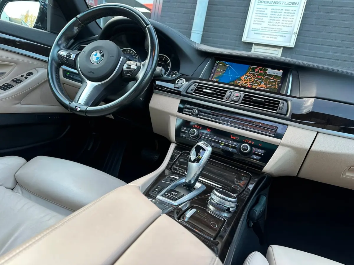 520i Luxury Edition/2E EIG/CAMERA/PANO-DAK/LEDER/NVAI/NETTE STAAT