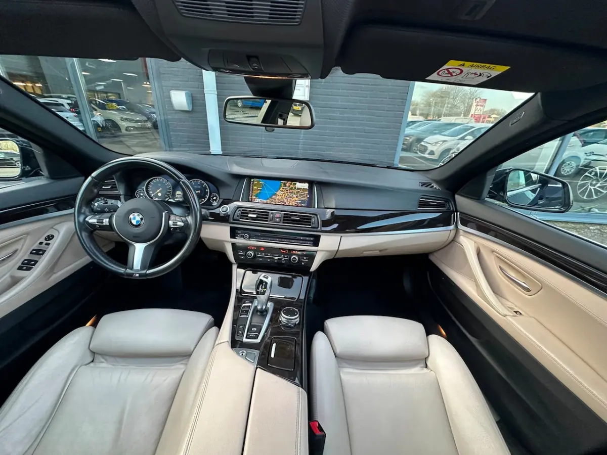 520i Luxury Edition/2E EIG/CAMERA/PANO-DAK/LEDER/NVAI/NETTE STAAT