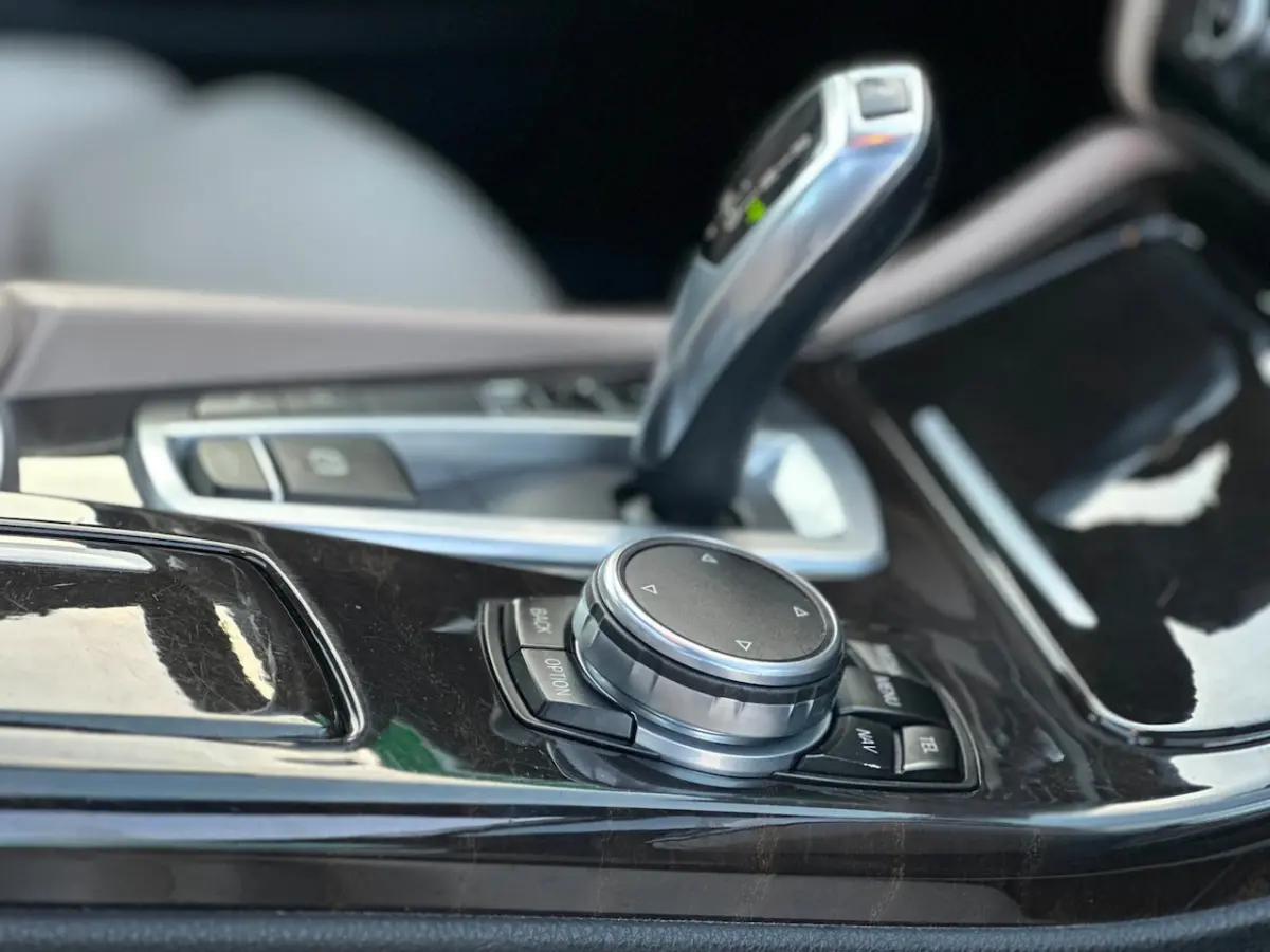 520i Luxury Edition/2E EIG/CAMERA/PANO-DAK/LEDER/NVAI/NETTE STAAT