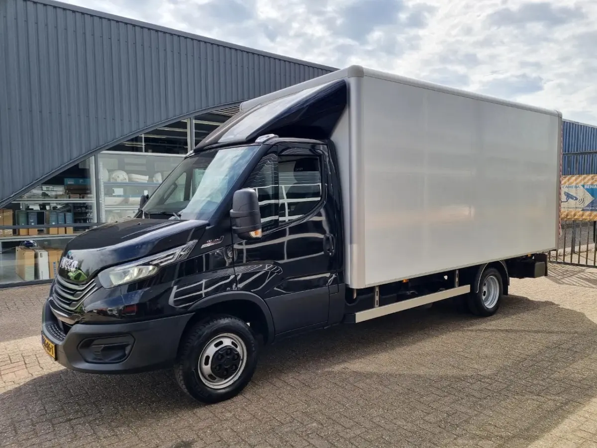 40C18 3.0D Koffer GVW 3500kg LBW 750KG Euro 6