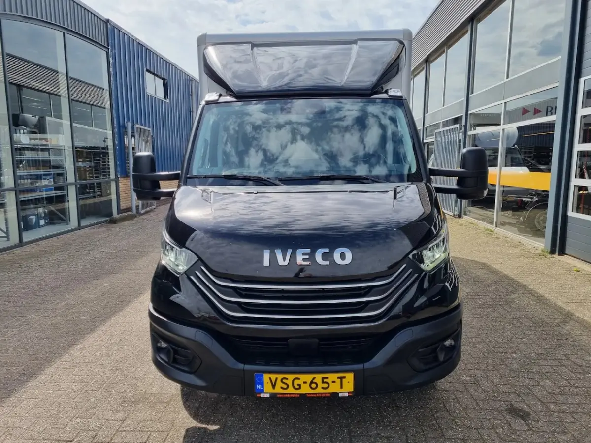 40C18 3.0D Koffer GVW 3500kg LBW 750KG Euro 6