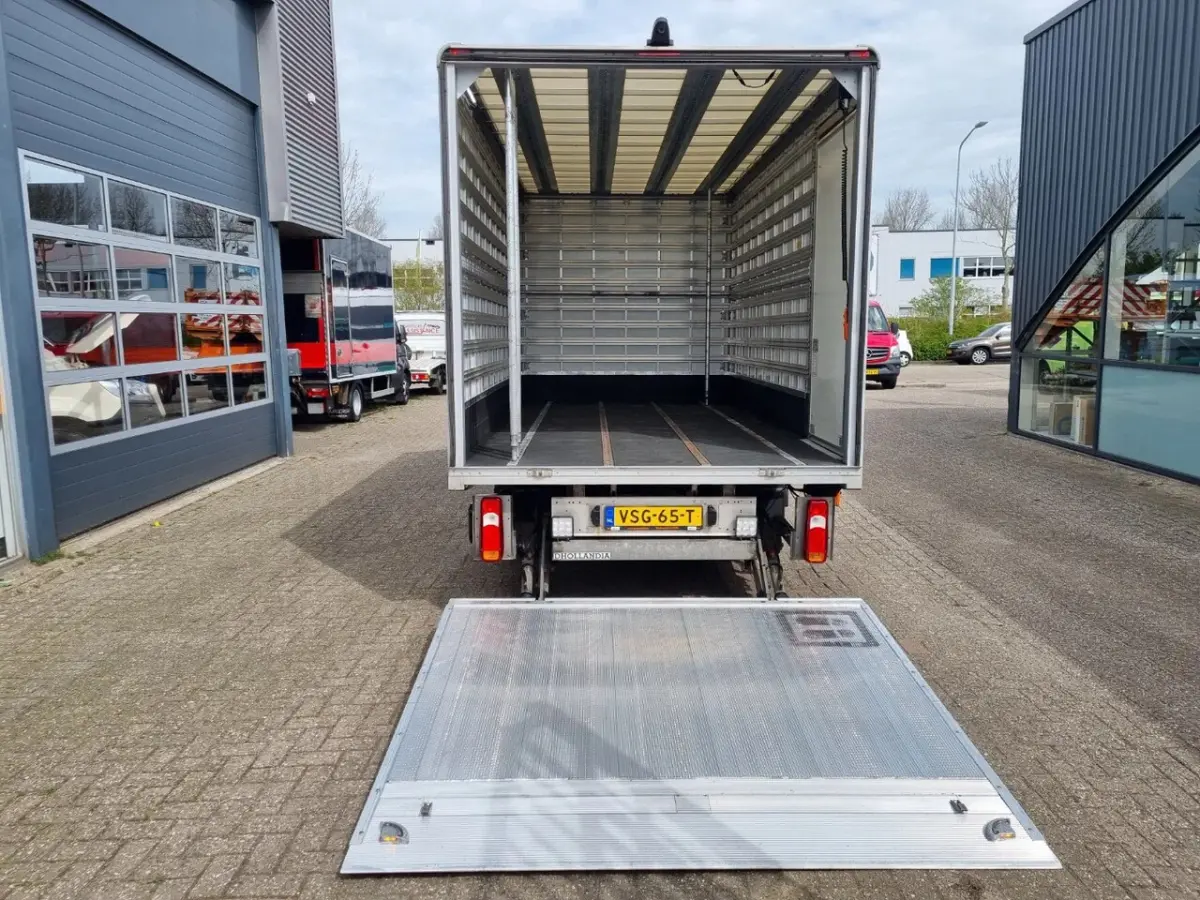 40C18 3.0D Koffer GVW 3500kg LBW 750KG Euro 6
