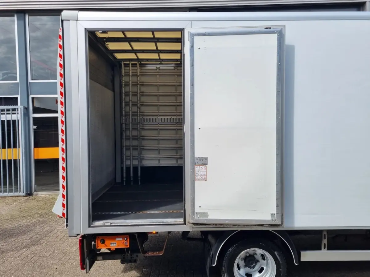 40C18 3.0D Koffer GVW 3500kg LBW 750KG Euro 6