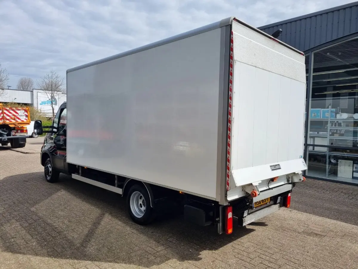 40C18 3.0D Koffer GVW 3500kg LBW 750KG Euro 6