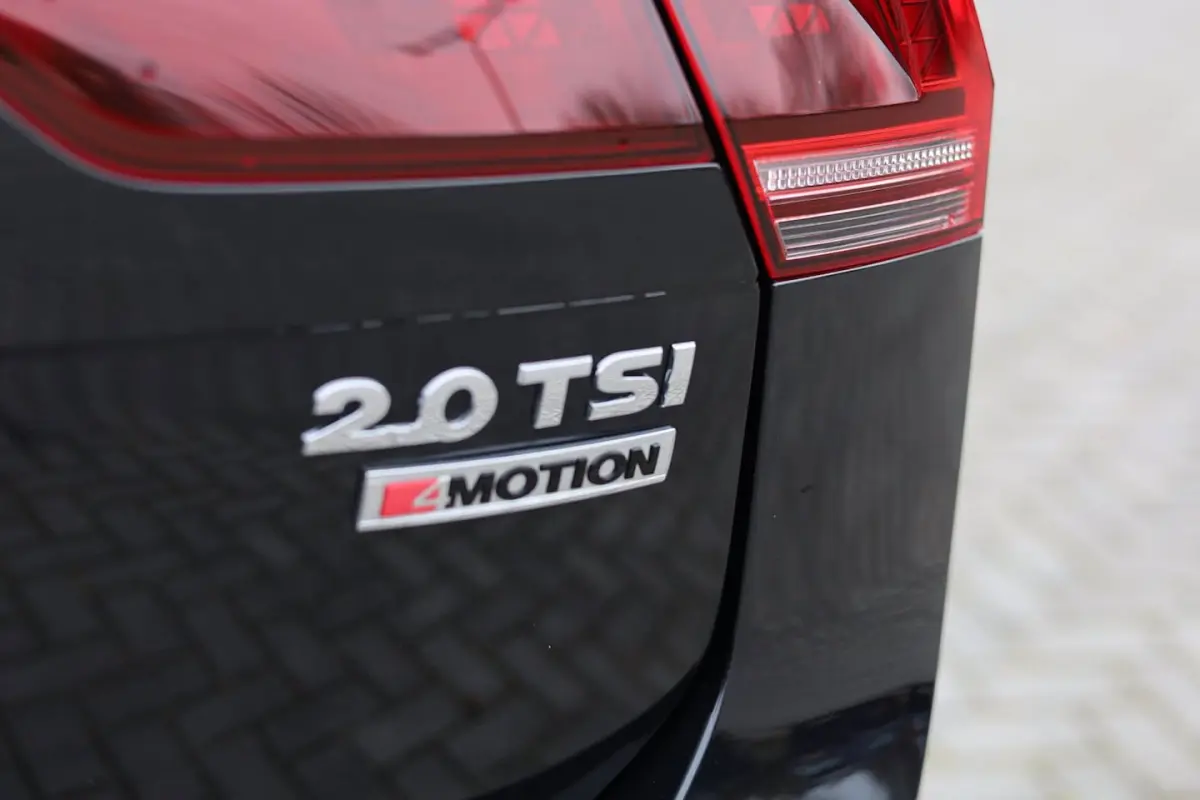 2.0 TSI 4Motion Highline Aut. R-Line | Leder | Navi | Trekhaak | 19"LMV