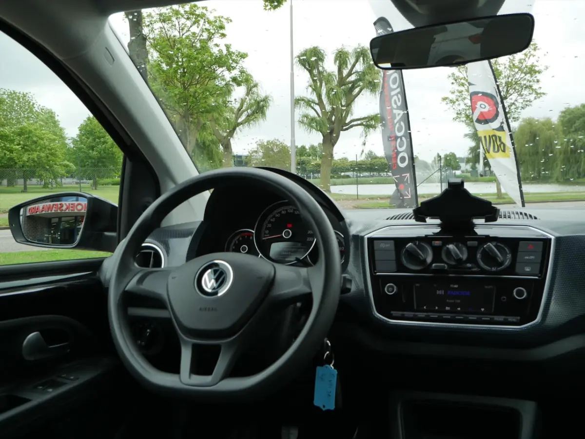 1.0 MPI Move Up | Airco | Bluetooth | Dab+ | Black Pearl |
