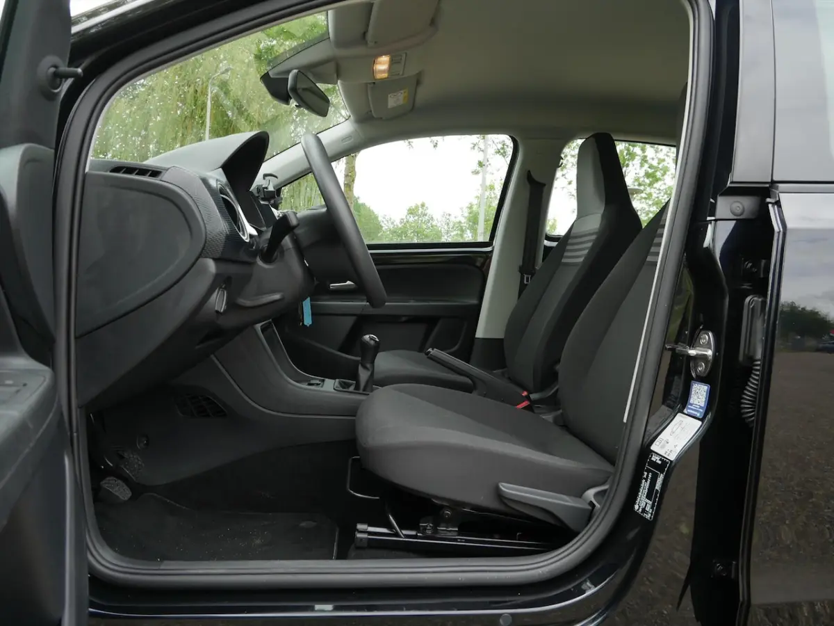 1.0 MPI Move Up | Airco | Bluetooth | Dab+ | Black Pearl |