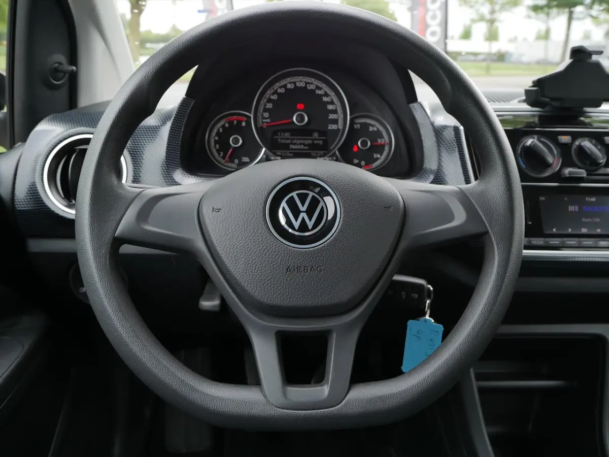 1.0 MPI Move Up | Airco | Bluetooth | Dab+ | Black Pearl |