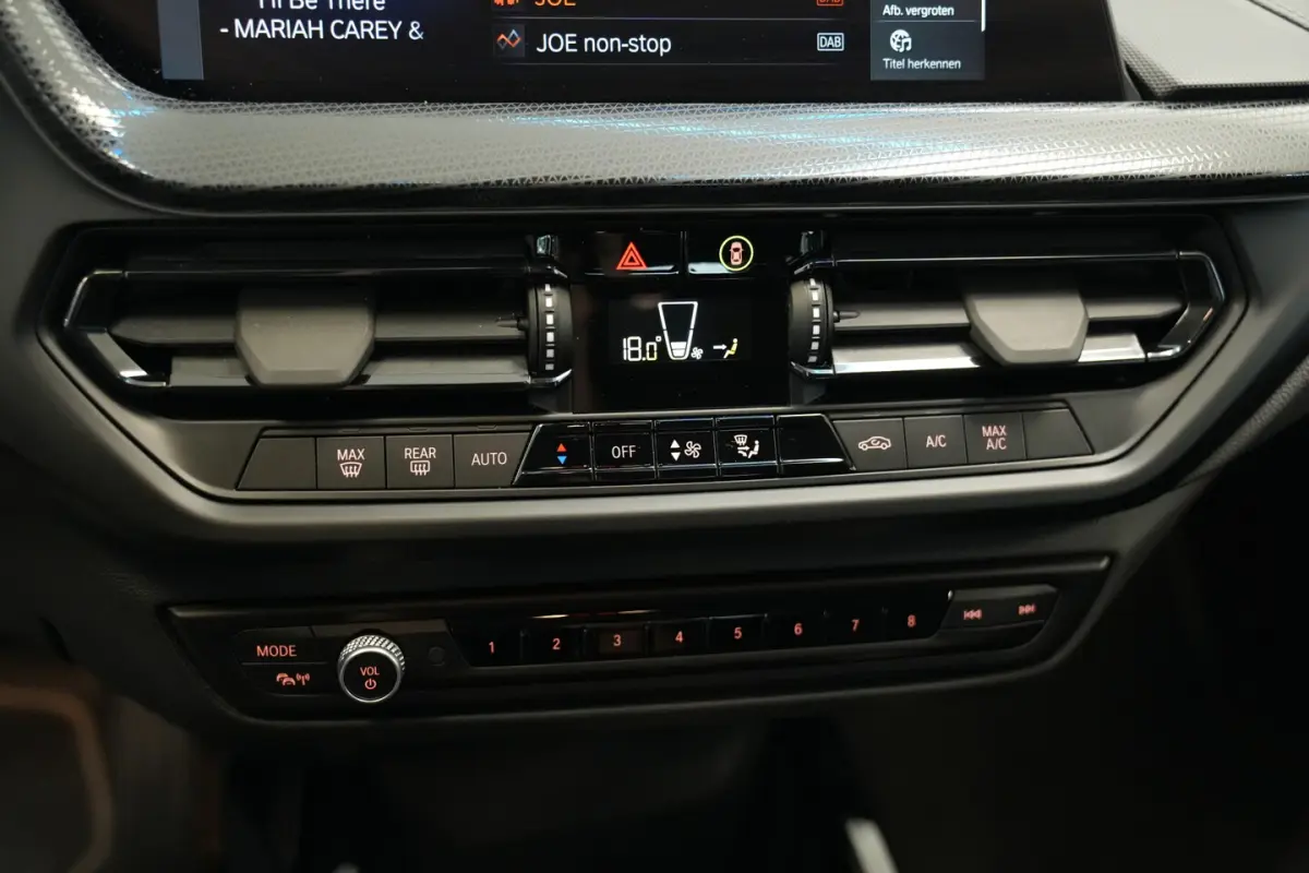 118i Business Edition Plus Keyless Go PDC LED CArplay 24 Maanden garantie* (Vraag naar de