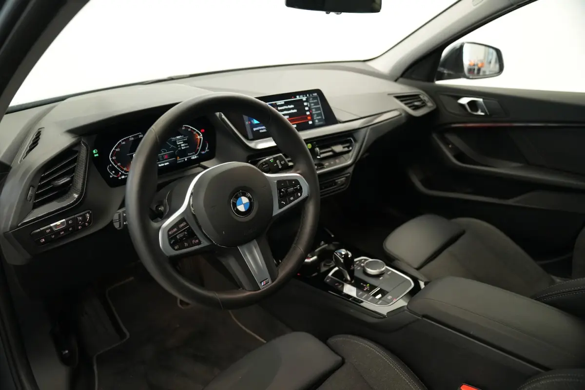 118i Business Edition Plus Keyless Go PDC LED CArplay 24 Maanden garantie* (Vraag naar de