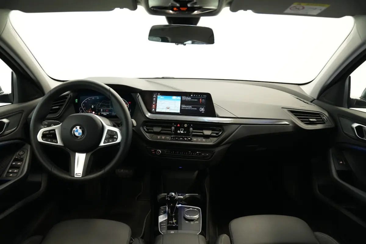 118i Business Edition Plus Keyless Go PDC LED CArplay 24 Maanden garantie* (Vraag naar de