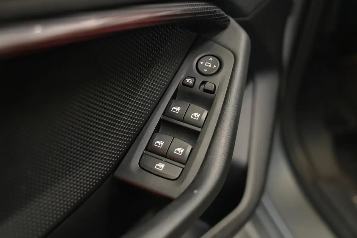 118i Business Edition Plus Keyless Go PDC LED CArplay 24 Maanden garantie* (Vraag naar de