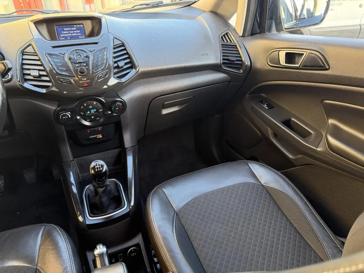 1.0 EcoBoost Titanium, Trekhaak, New DistributieRi