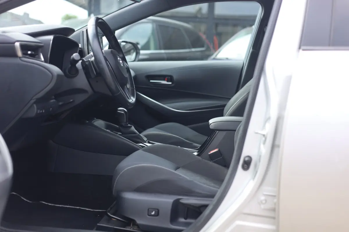 2.0 HYBRID GR-SPORT I CAMERA I CARPLAY I ACC | ECC