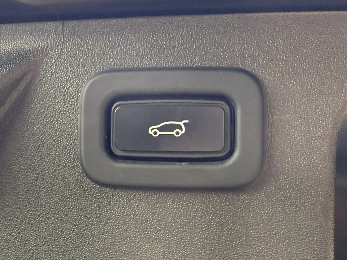 P300e 1.5 S Trekhaak 360 camera