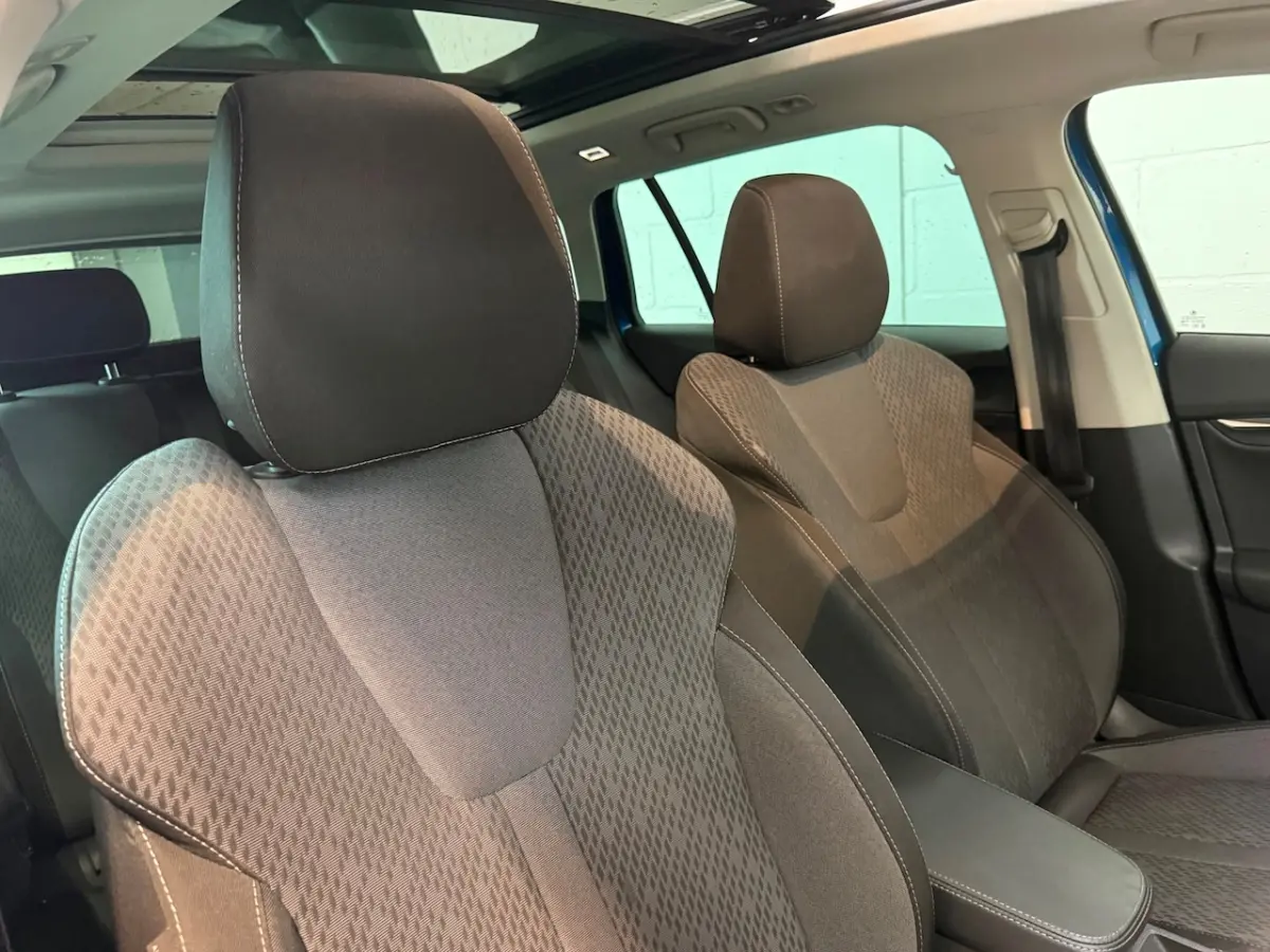 1.0 e-TSI Business Edition Plus / SCHUIFDAK / NAVIGATIE / CLIMATE / CRUISE / NL-AUTO / ZÃÃ