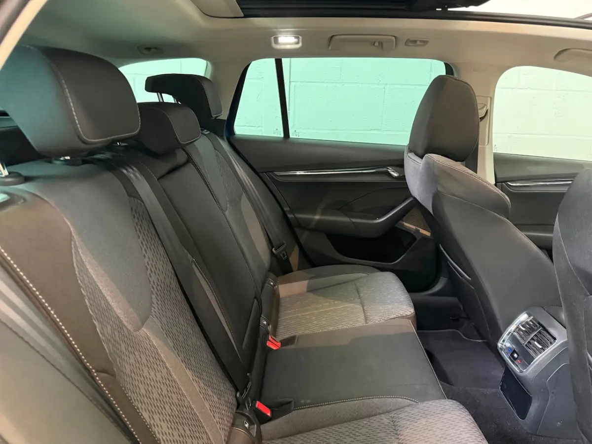 1.0 e-TSI Business Edition Plus / SCHUIFDAK / NAVIGATIE / CLIMATE / CRUISE / NL-AUTO / ZÃÃ