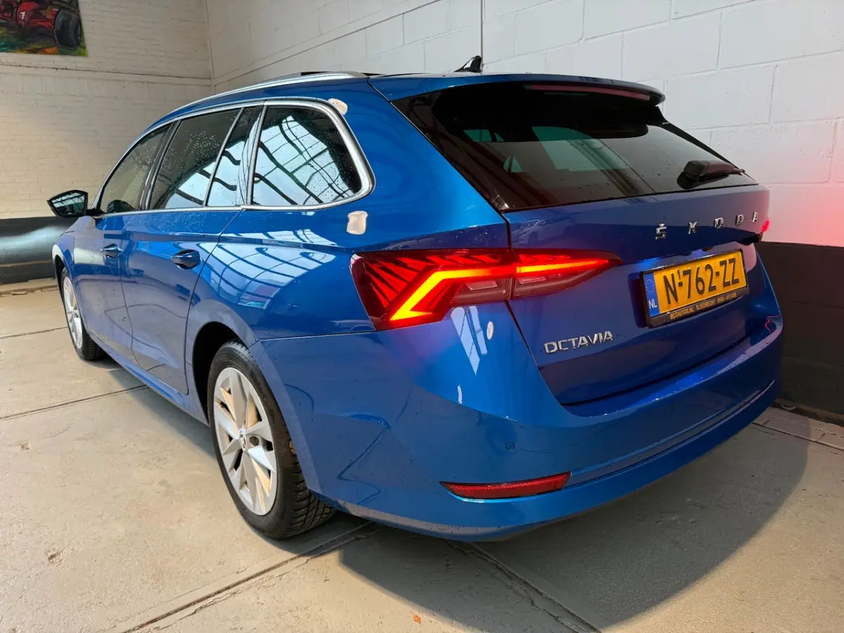 1.0 e-TSI Business Edition Plus / SCHUIFDAK / NAVIGATIE / CLIMATE / CRUISE / NL-AUTO / ZÃÃ