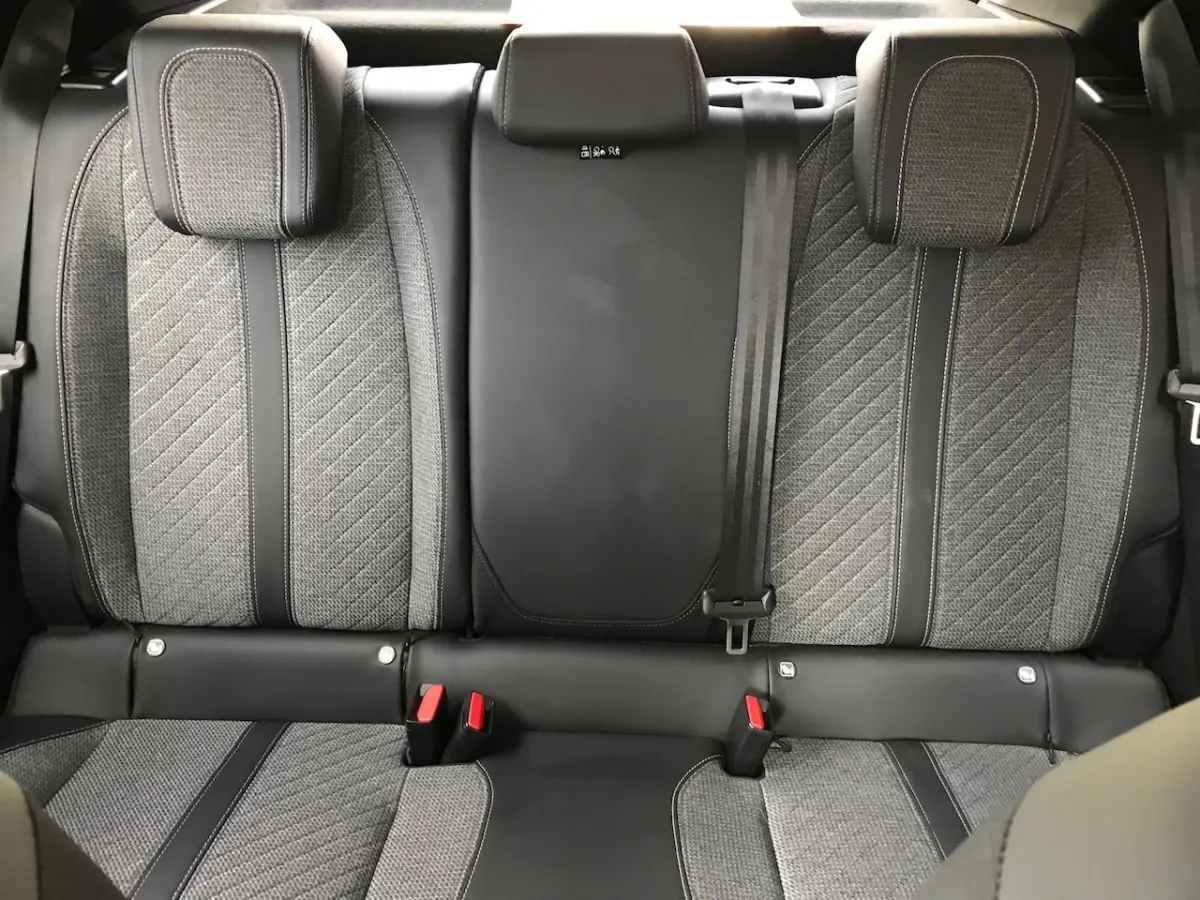 Allure PureTech 100pk | Parkeersensoren voor en achter | Draadloos Apple Carplay/Android A