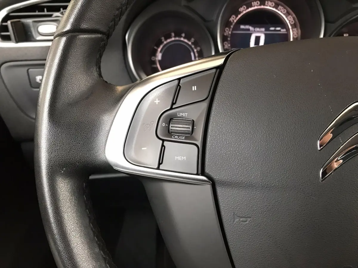 PureTech 130pk Feel Edition â Connect Nav DAB+ â Pack DÃ©tection