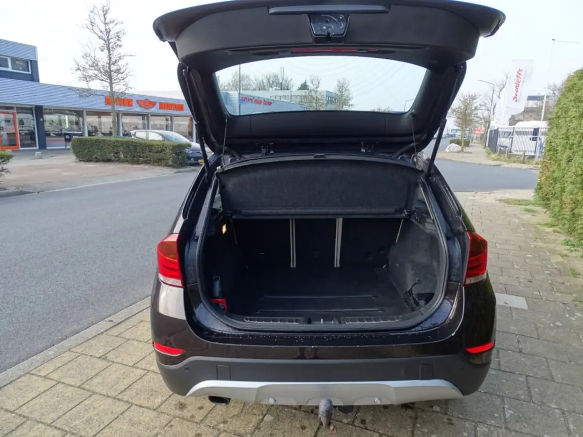 SDRIVE18I-Clima-Navi-Blth-Cruise-Trkh-Verw stl