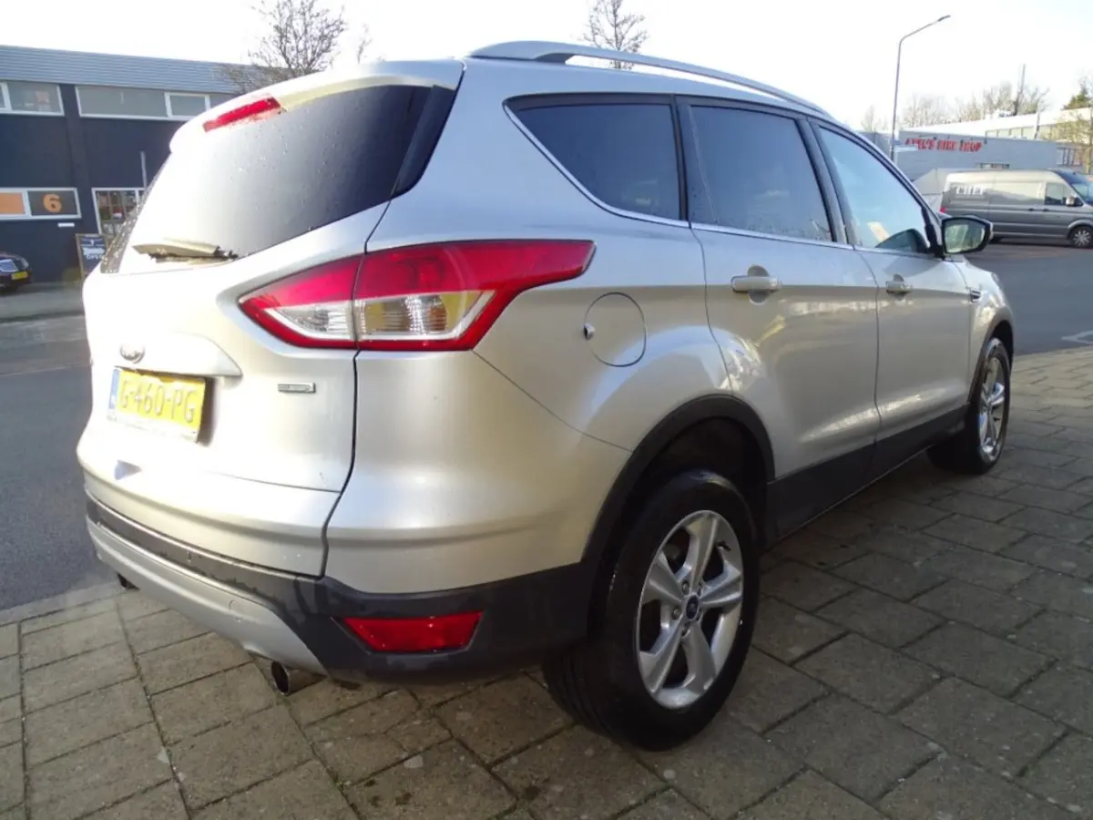 1.5 TITANIUM PLUS-2000 kg trekgewicht-Navi-Blth-Came-hlf leer-Cruise