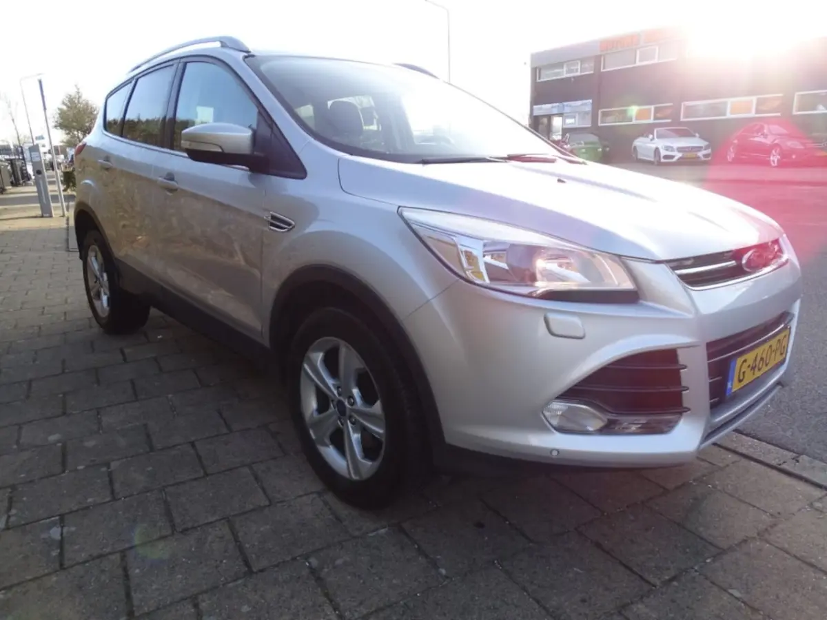1.5 TITANIUM PLUS-2000 kg trekgewicht-Navi-Blth-Came-hlf leer-Cruise