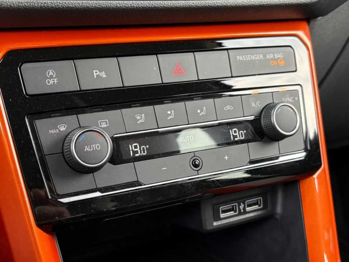 1.0 TSI AUT. 115PK ORANGE-EDITION LED CARPLAY CAMERA NAVI AIRCO LMV PDC