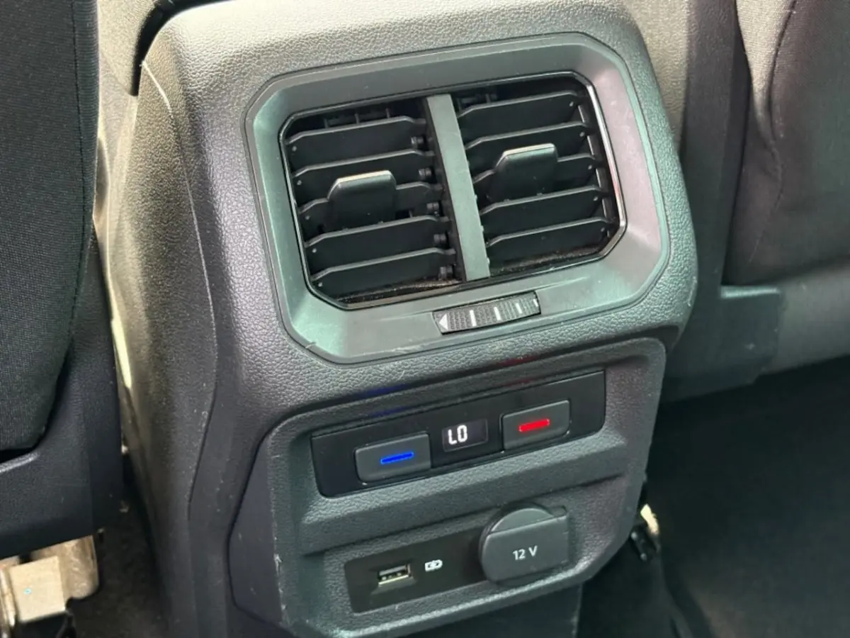 1.5 TSI IQ-DRIVE NAVI TREKHAAK CAMERA CARPLAY AIRCO LMV PDC