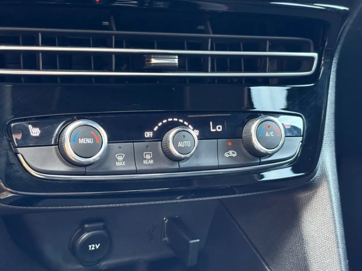 1.2 TURBO GS LINE 130PK AUT. NAVIGATIE LED CAMERA CARPLAY AIRCO