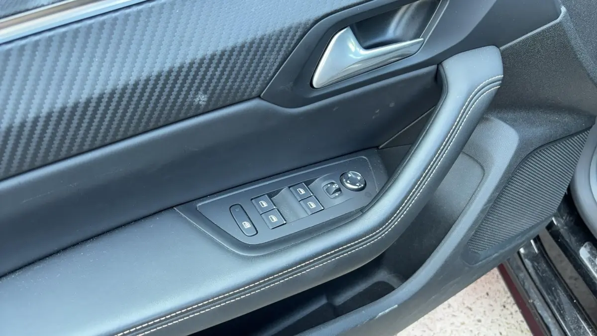 2.0 BlueHDI Blue Lease GT Line AUTOMAAT / FULL LED / CAMERA / STOELVERW / KEYLESS / FOCAL