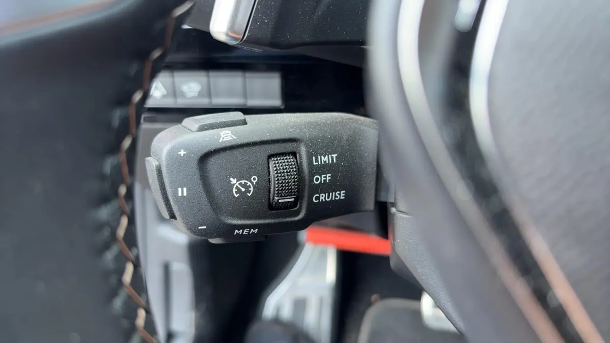 2.0 BlueHDI Blue Lease GT Line AUTOMAAT / FULL LED / CAMERA / STOELVERW / KEYLESS / FOCAL
