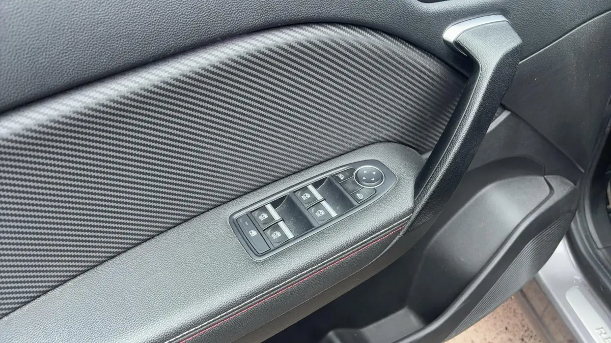 1.3 TCe 140 R.S. Line LPG / AUTOMAAT / TREKHAAK / FULL LED / CARPLAY / CAMERA / NAVI / CLI