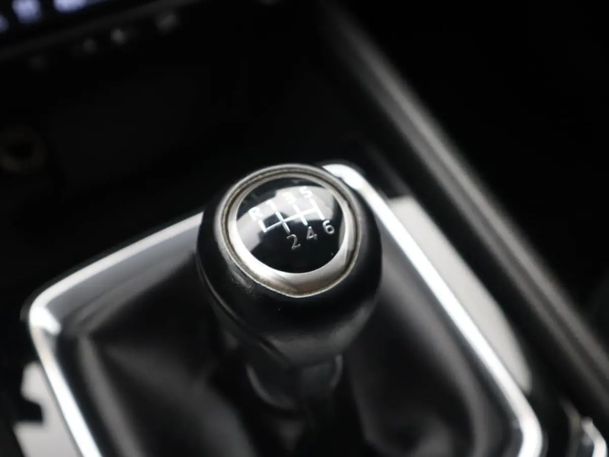 2.0 SkyActiv-G 165 Comfort NIEUWSTE MODEL / TREKHAAK / CAMERA / CARPLAY / NAVI / CLIMA / P