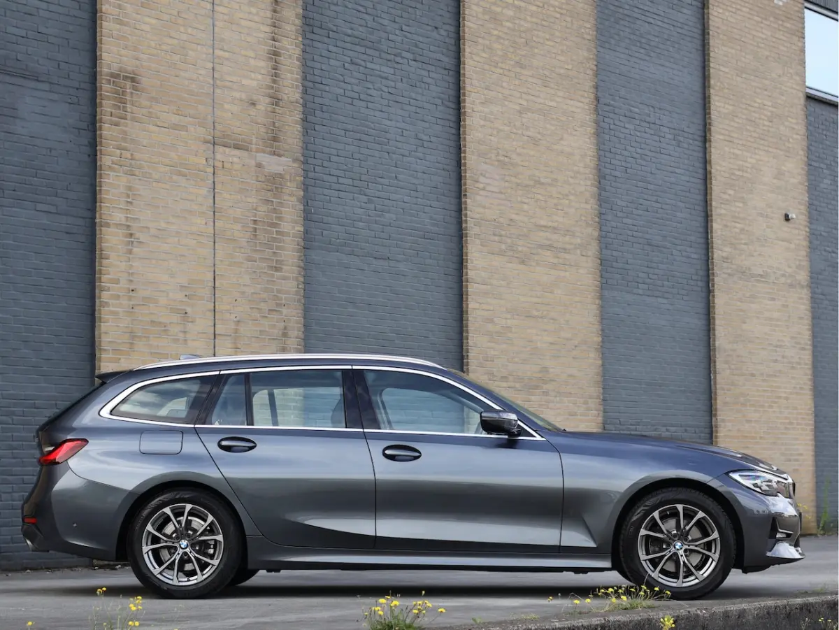 320i Sportline Keyless | Camera | Carplay | M Sport stuurwiel | Sfeerverlichting
