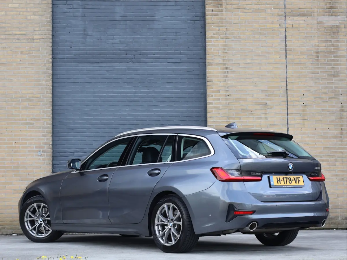 320i Sportline Keyless | Camera | Carplay | M Sport stuurwiel | Sfeerverlichting
