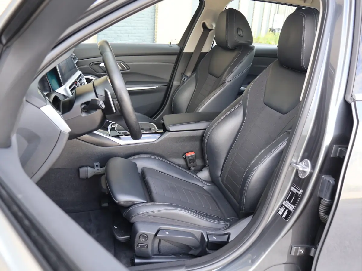 320i Sportline Keyless | Camera | Carplay | M Sport stuurwiel | Sfeerverlichting
