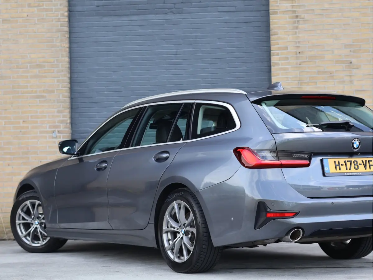 320i Sportline Keyless | Camera | Carplay | M Sport stuurwiel | Sfeerverlichting