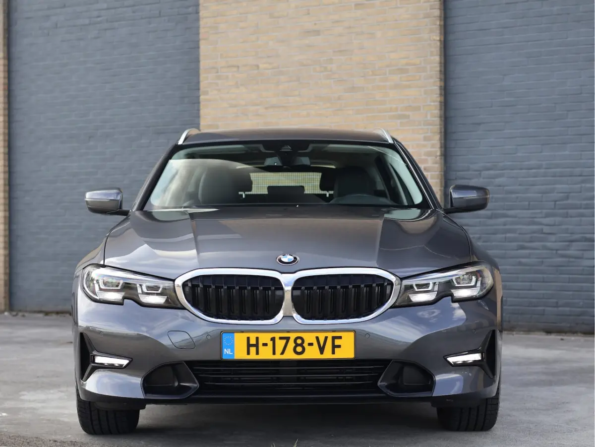 320i Sportline Keyless | Camera | Carplay | M Sport stuurwiel | Sfeerverlichting