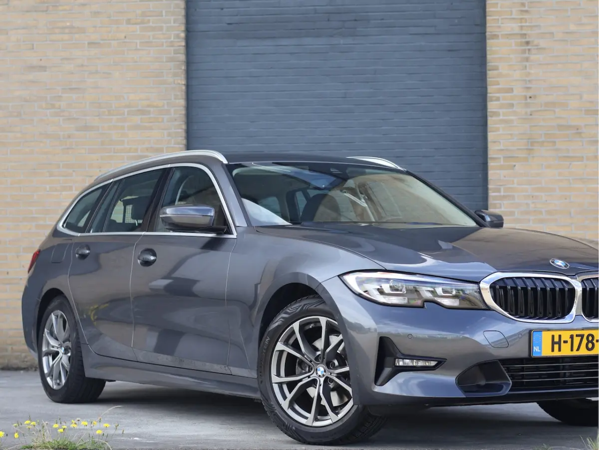 320i Sportline Keyless | Camera | Carplay | M Sport stuurwiel | Sfeerverlichting