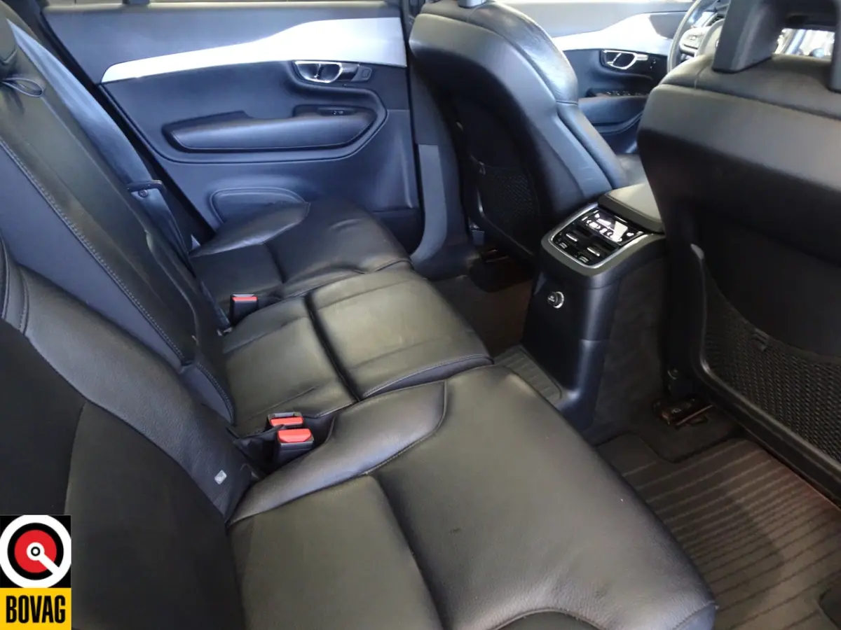 2.0 T8 Twin Engine AWD Momentum