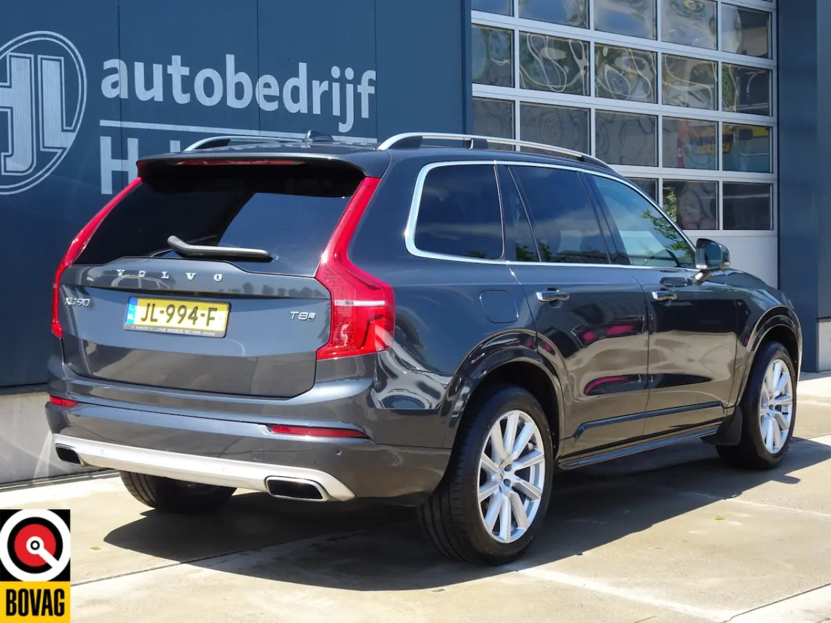 2.0 T8 Twin Engine AWD Momentum