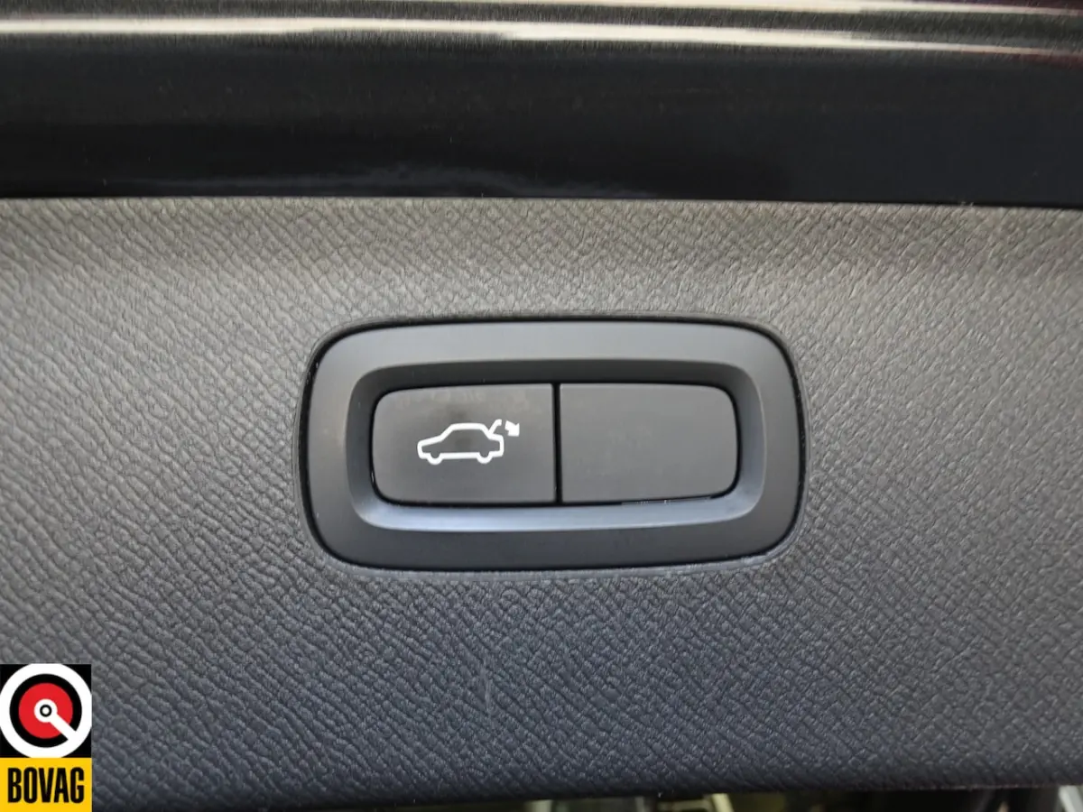 2.0 T8 Twin Engine AWD Momentum